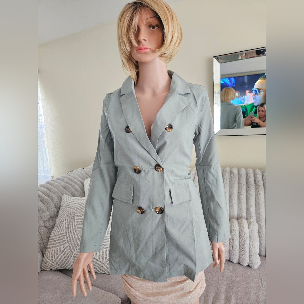 green jacket - Picture 3 of 6